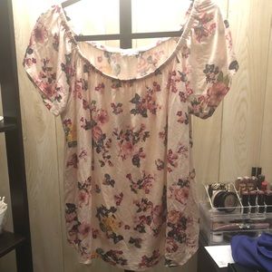 Floral off shoulder top💐